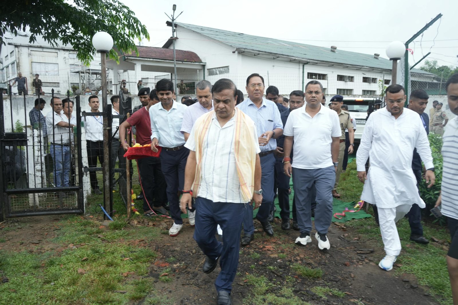 The Chief Minister walks into the solar plant after the inauguration, Koomber Tea Estate 595 kWp solar plant; solar work by Arrays Ingenieria (Ingenieria), ex-servicemen-led MSME